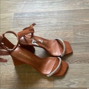 Shoe Republic LA Women's Tan Block Heel Sandals